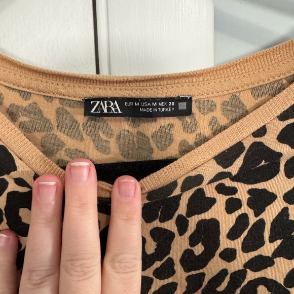 Zara leopard print tee. Size medium - Picture 2 of 3
